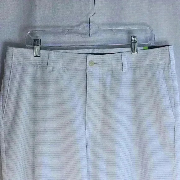 NWT Ben Hogan Perf. UPF 50 Sun Protect Size 36 white/grey stripe golf shorts - Picture 2 of 14